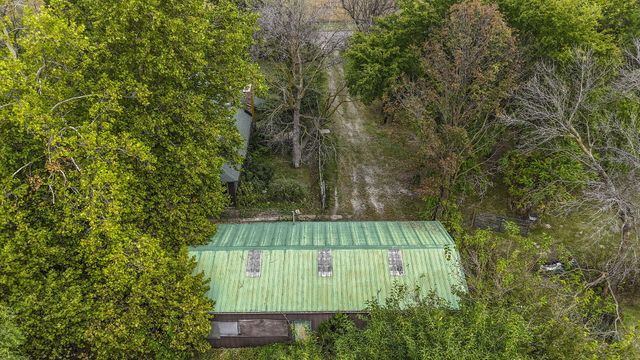 10450 E HWY CC, Centralia, MO 65240