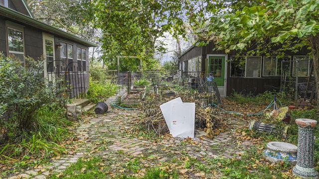 10450 E HWY CC, Centralia, MO 65240