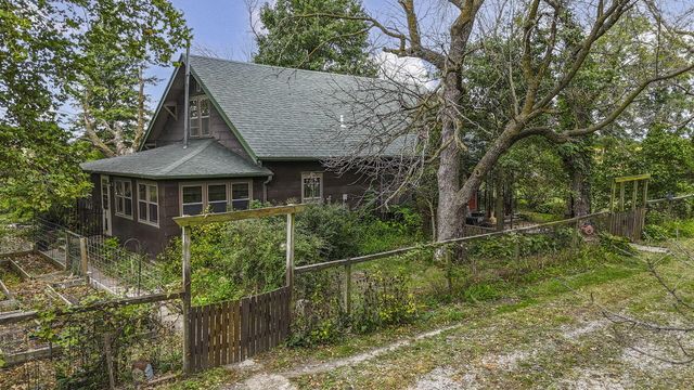 10450 E HWY CC, Centralia, MO 65240