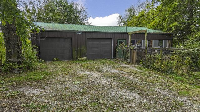 10450 E HWY CC, Centralia, MO 65240