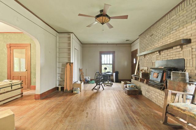 10450 E HWY CC, Centralia, MO 65240