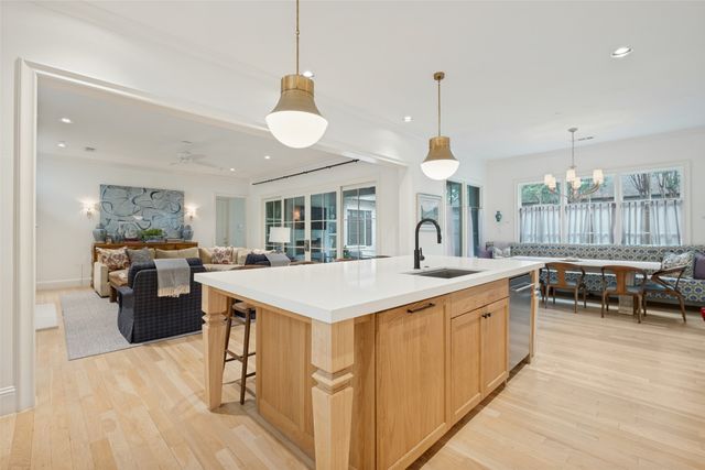 4624 S Versailles Avenue, Highland Park, TX 75209