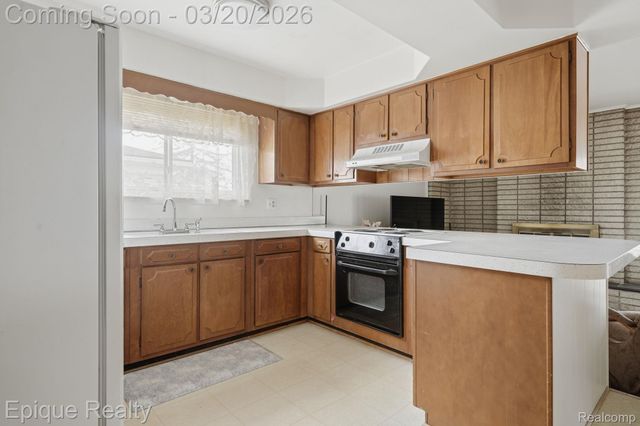 4272 Gunther Drive, Sterling Heights, MI 48310