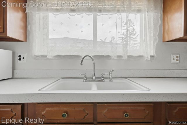 4272 Gunther Drive, Sterling Heights, MI 48310