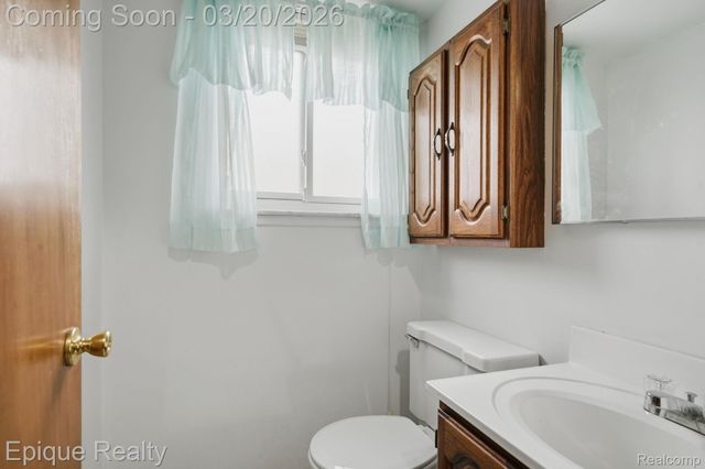 4272 Gunther Drive, Sterling Heights, MI 48310