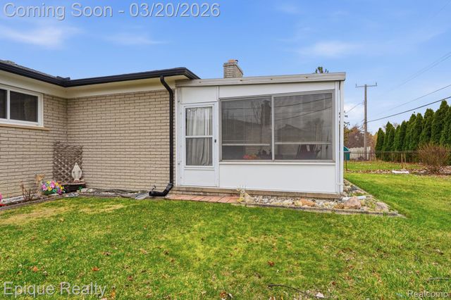 4272 Gunther Drive, Sterling Heights, MI 48310