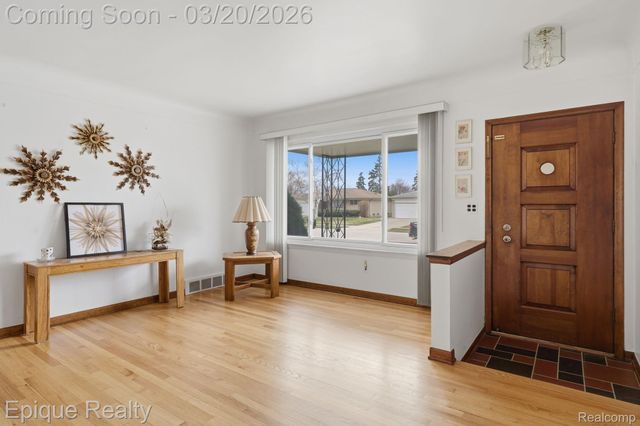 4272 Gunther Drive, Sterling Heights, MI 48310