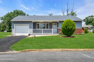 14 Woodbury Court, Toms River, NJ 08757