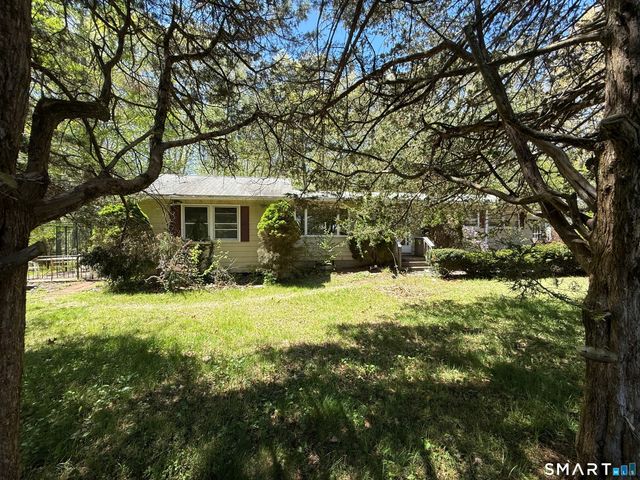 24 Oak Road, Montville, CT 06370