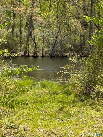 24 Oak Road, Montville, CT 06370