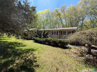 24 Oak Road, Montville, CT 06370