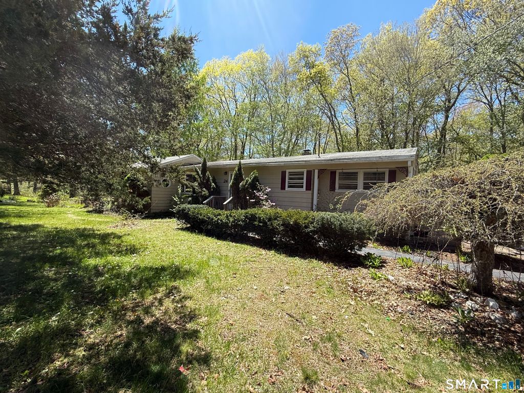 24 Oak Road, Montville, CT 06370