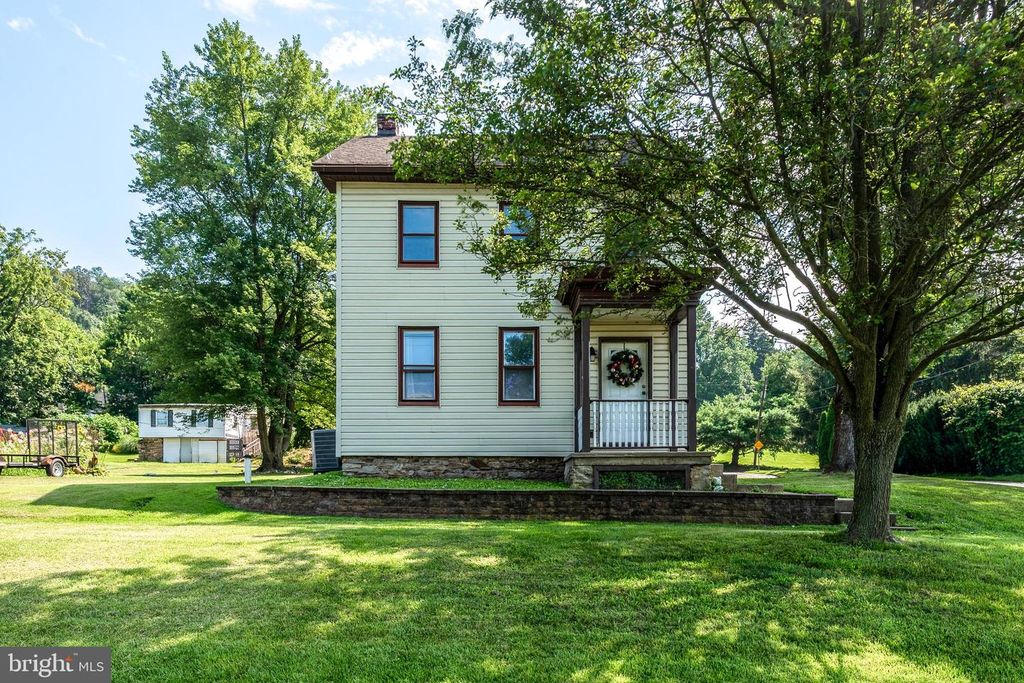 1868 WATER ST, Washington Boro, PA 17582