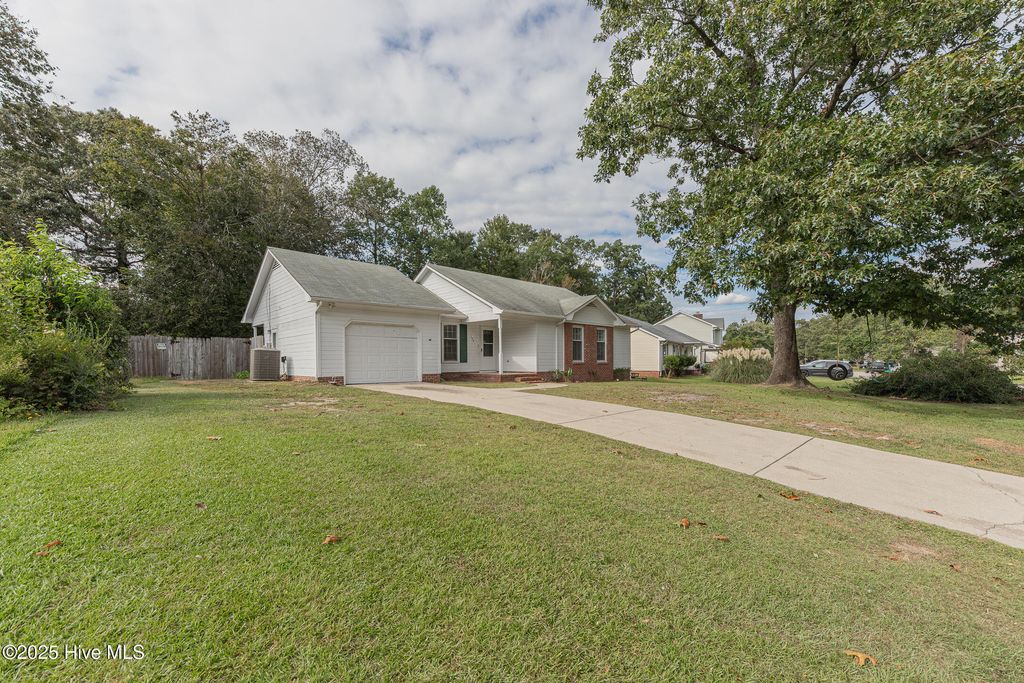 153 Raintree Circle, Jacksonville, NC 28540