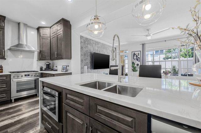 313 INNER HARBOUR CIRCLE, Tampa, FL 33602