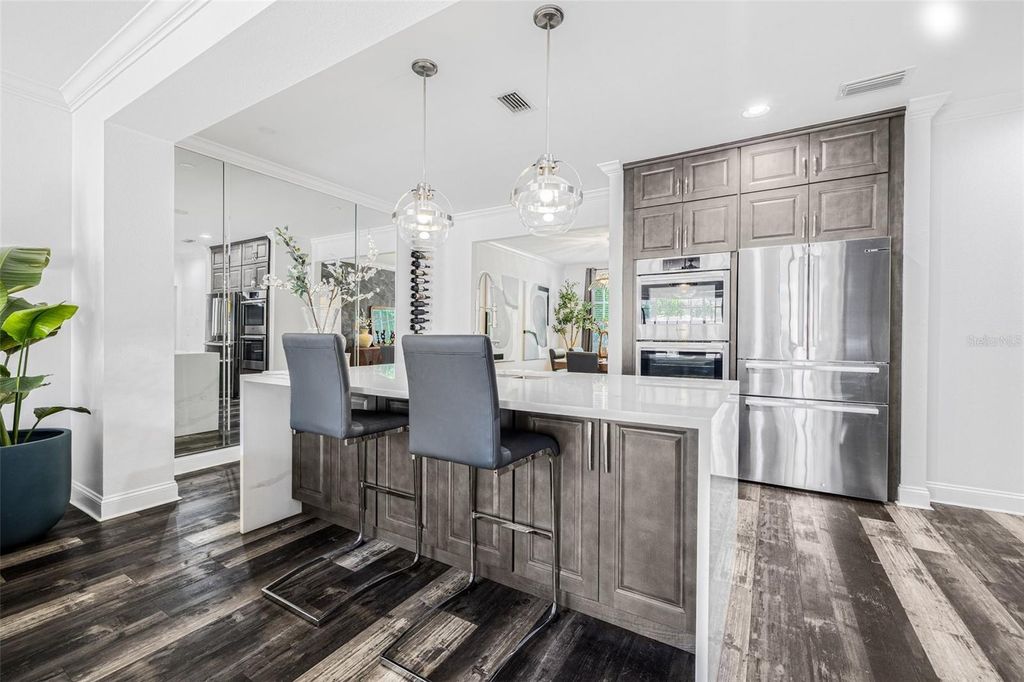Image 11 of property listing at 313 INNER HARBOUR CIRCLE, Tampa, FL 33602