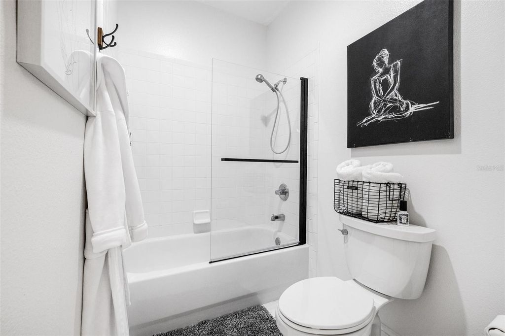 Image 33 of property listing at 313 INNER HARBOUR CIRCLE, Tampa, FL 33602