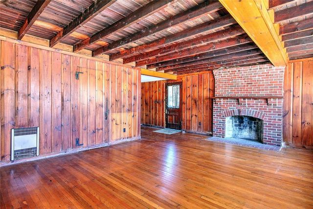 74 ADAMS POINT Road, Barrington, RI 02806