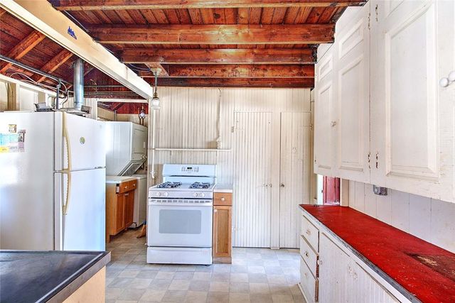 74 ADAMS POINT Road, Barrington, RI 02806