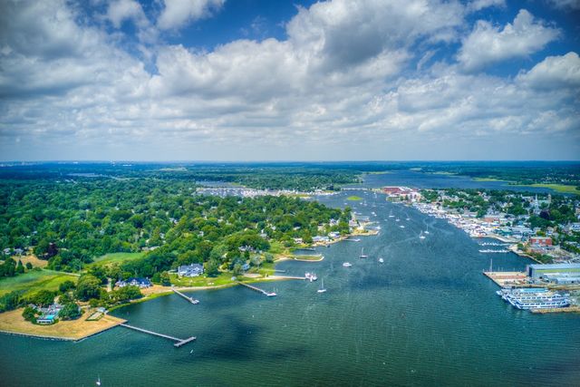 74 ADAMS POINT Road, Barrington, RI 02806