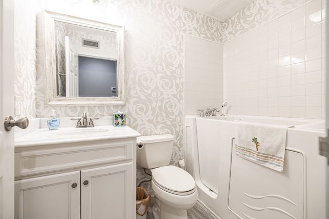 200 Sanders Ferry Rd Apt 2408, Hendersonville, TN 37075
