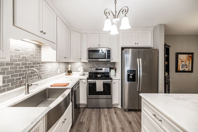 200 Sanders Ferry Rd Apt 2408, Hendersonville, TN 37075