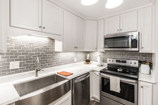 200 Sanders Ferry Rd Apt 2408, Hendersonville, TN 37075