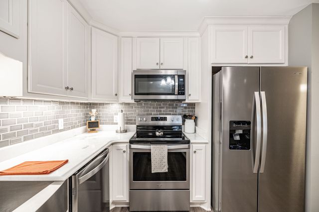 200 Sanders Ferry Rd Apt 2408, Hendersonville, TN 37075