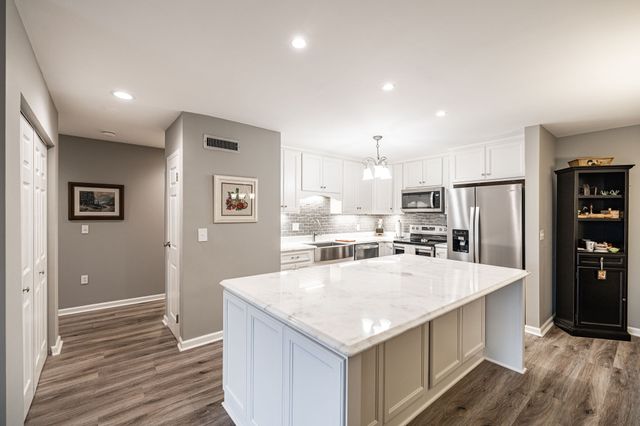 200 Sanders Ferry Rd Apt 2408, Hendersonville, TN 37075