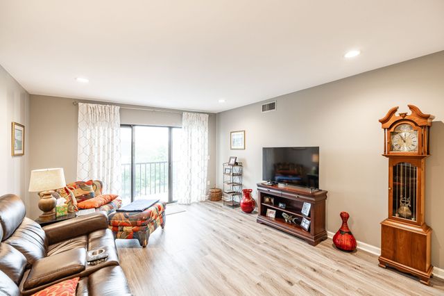 200 Sanders Ferry Rd Apt 2408, Hendersonville, TN 37075