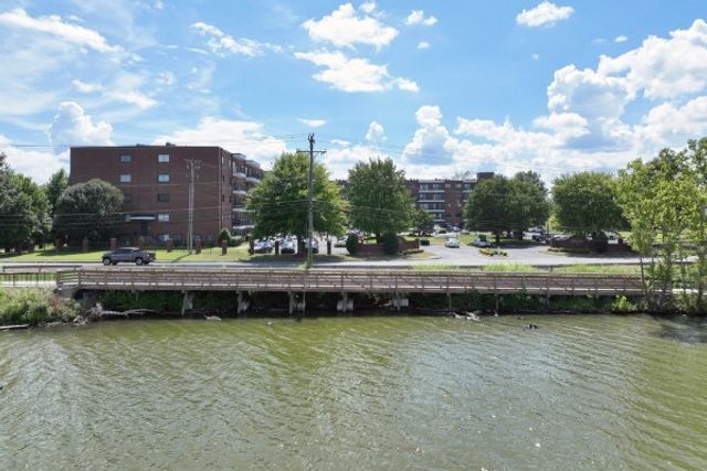 200 Sanders Ferry Rd Apt 2408, Hendersonville, TN 37075