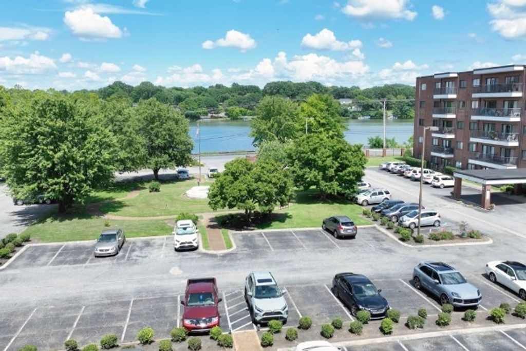 200 Sanders Ferry Rd Apt 2408, Hendersonville, TN 37075