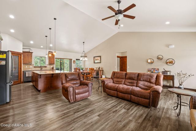 225 Aurora WAY, Athol, ID 83801