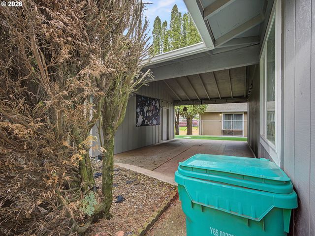 18635 Se Division St, Gresham, OR 97030