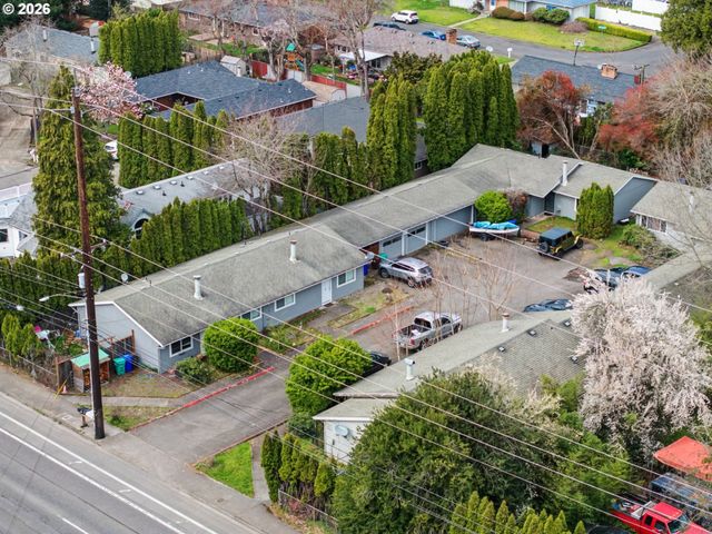 18635 Se Division St, Gresham, OR 97030