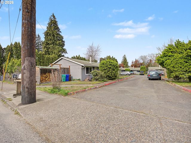 18635 Se Division St, Gresham, OR 97030