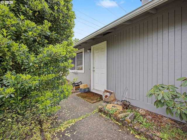 18635 Se Division St, Gresham, OR 97030
