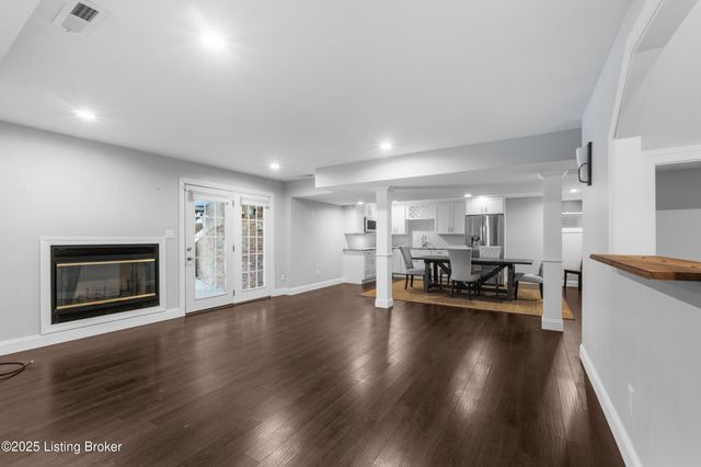 7414 Cambridge Dr, Crestwood, KY 40014