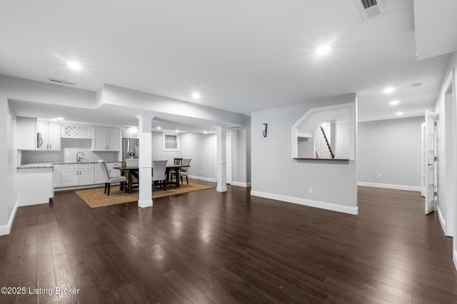 7414 Cambridge Dr, Crestwood, KY 40014