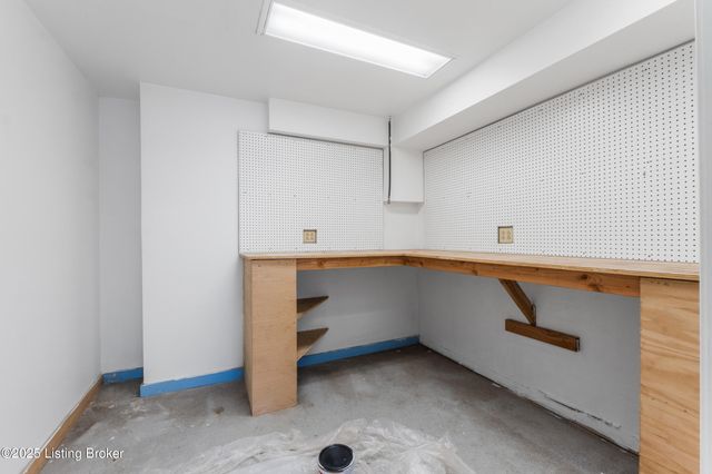 7414 Cambridge Dr, Crestwood, KY 40014