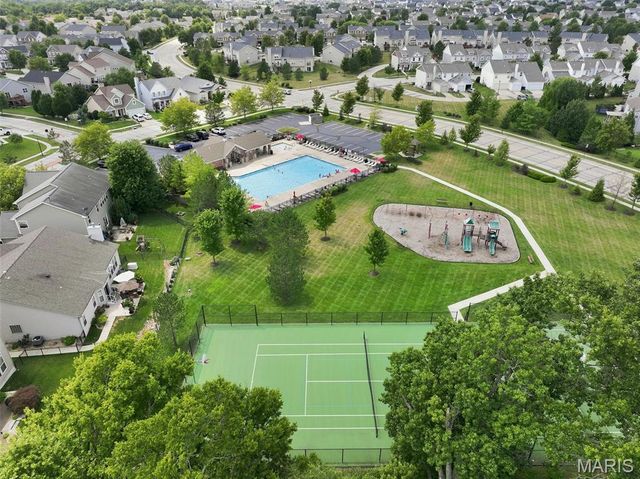 53 Country Village Court, O'fallon, MO 63367