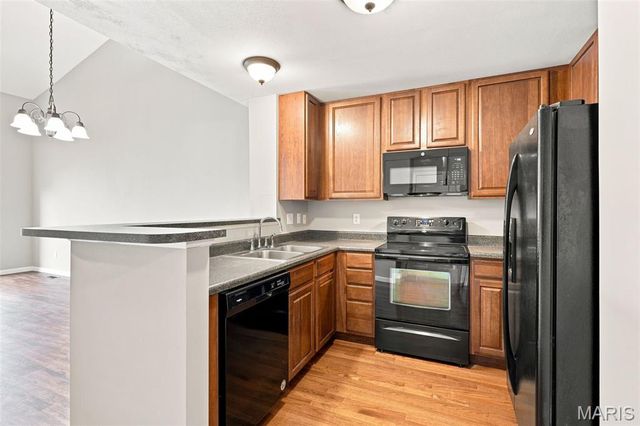 53 Country Village Court, O'fallon, MO 63367