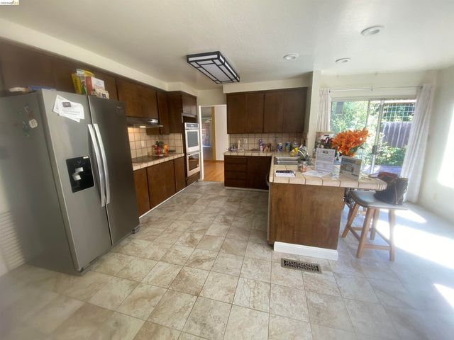 2206 Seacliff Dr, Milpitas, CA 95035