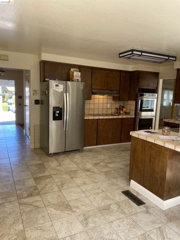 2206 Seacliff Dr, Milpitas, CA 95035