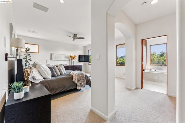 13454 Campus Dr, Oakland, CA 94619