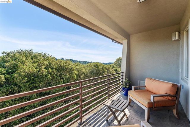 13454 Campus Dr, Oakland, CA 94619