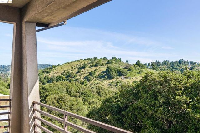 13454 Campus Dr, Oakland, CA 94619