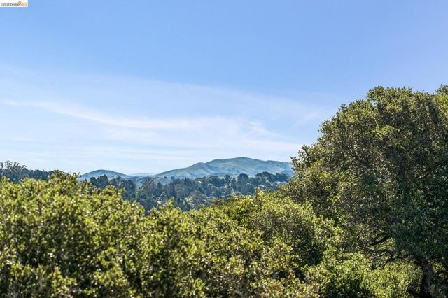 13454 Campus Dr, Oakland, CA 94619