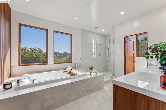 13454 Campus Dr, Oakland, CA 94619