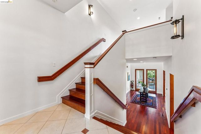 13454 Campus Dr, Oakland, CA 94619